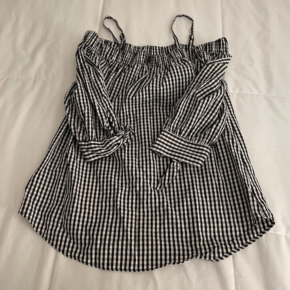Black & White Gingham Off The Shoulder Top NWOT (Size Medium, can fit Small)